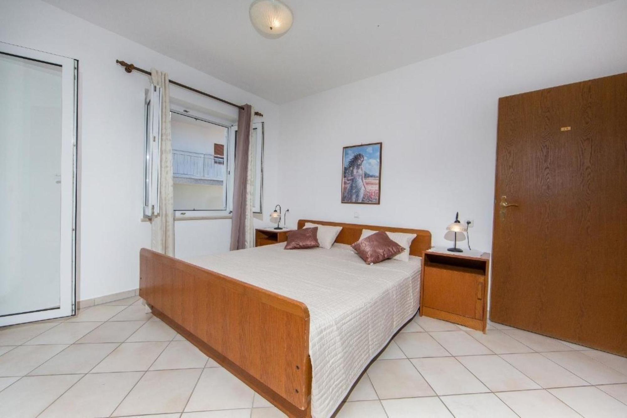 Appartement In Pjescana Uvala Mit Gemeinschaftspool