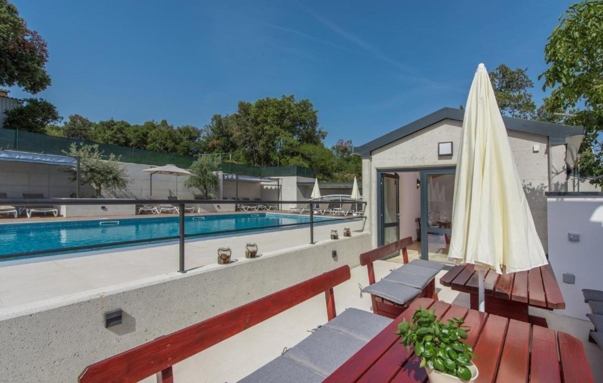 In Pjescana Uvala Mit Gemeinschaftspool Pula
