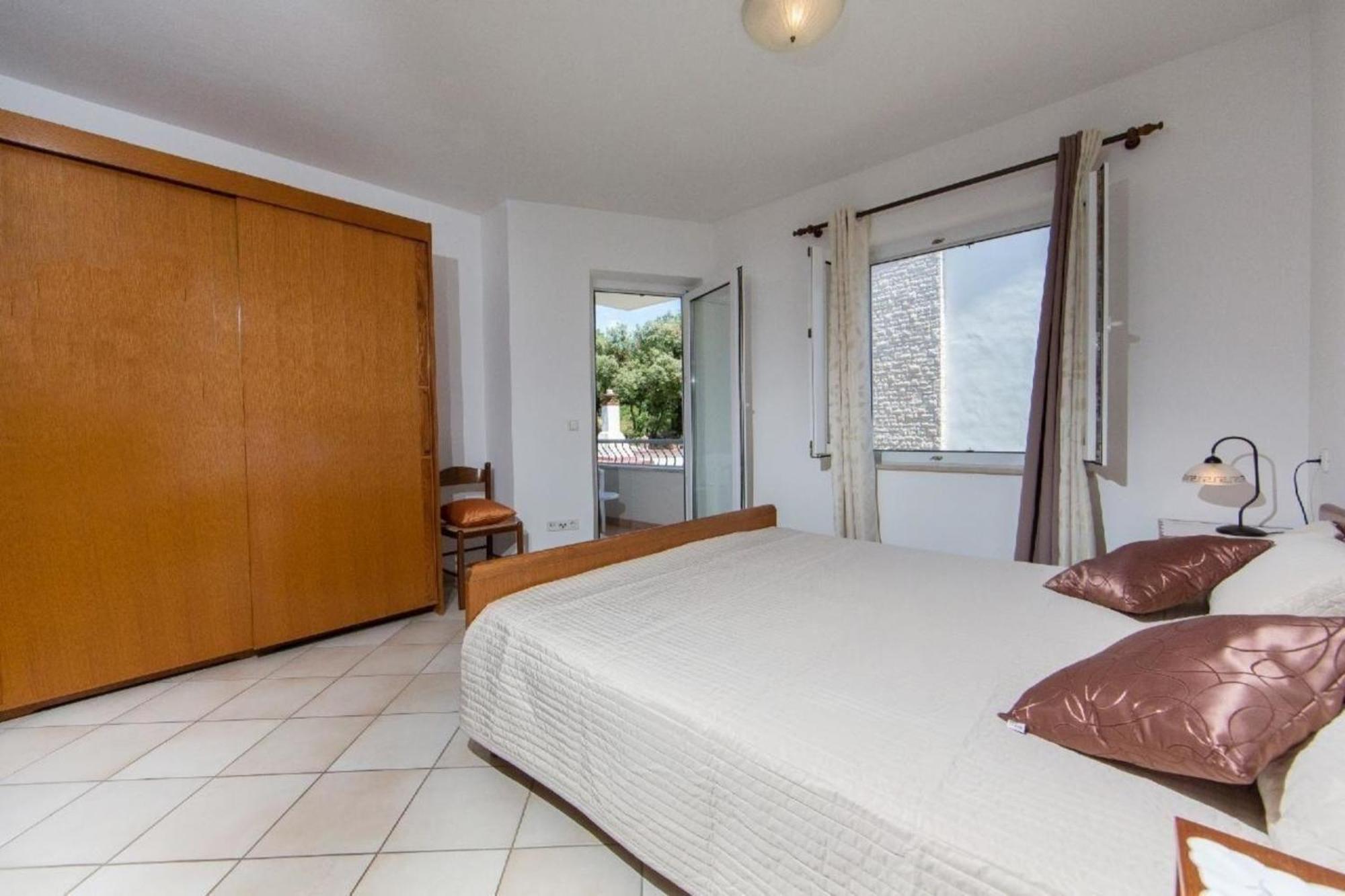 In Pjescana Uvala Mit Gemeinschaftspool Apartman *