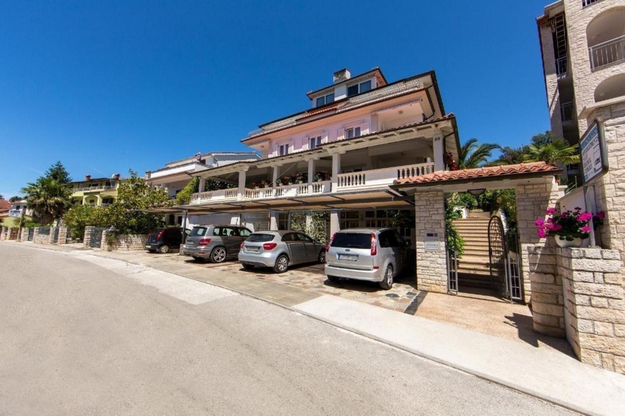 In Pjescana Uvala Mit Gemeinschaftspool Apartman