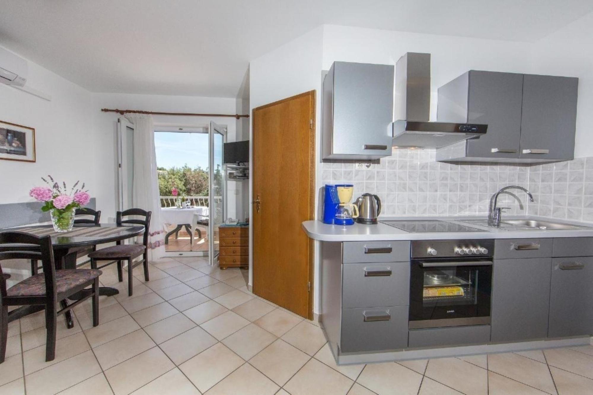 Apartman In Pjescana Uvala Mit Gemeinschaftspool Pula